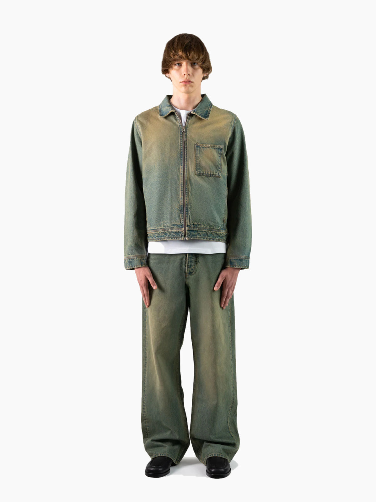 Jean denim unisexe vert sauge délavé porté homme - face