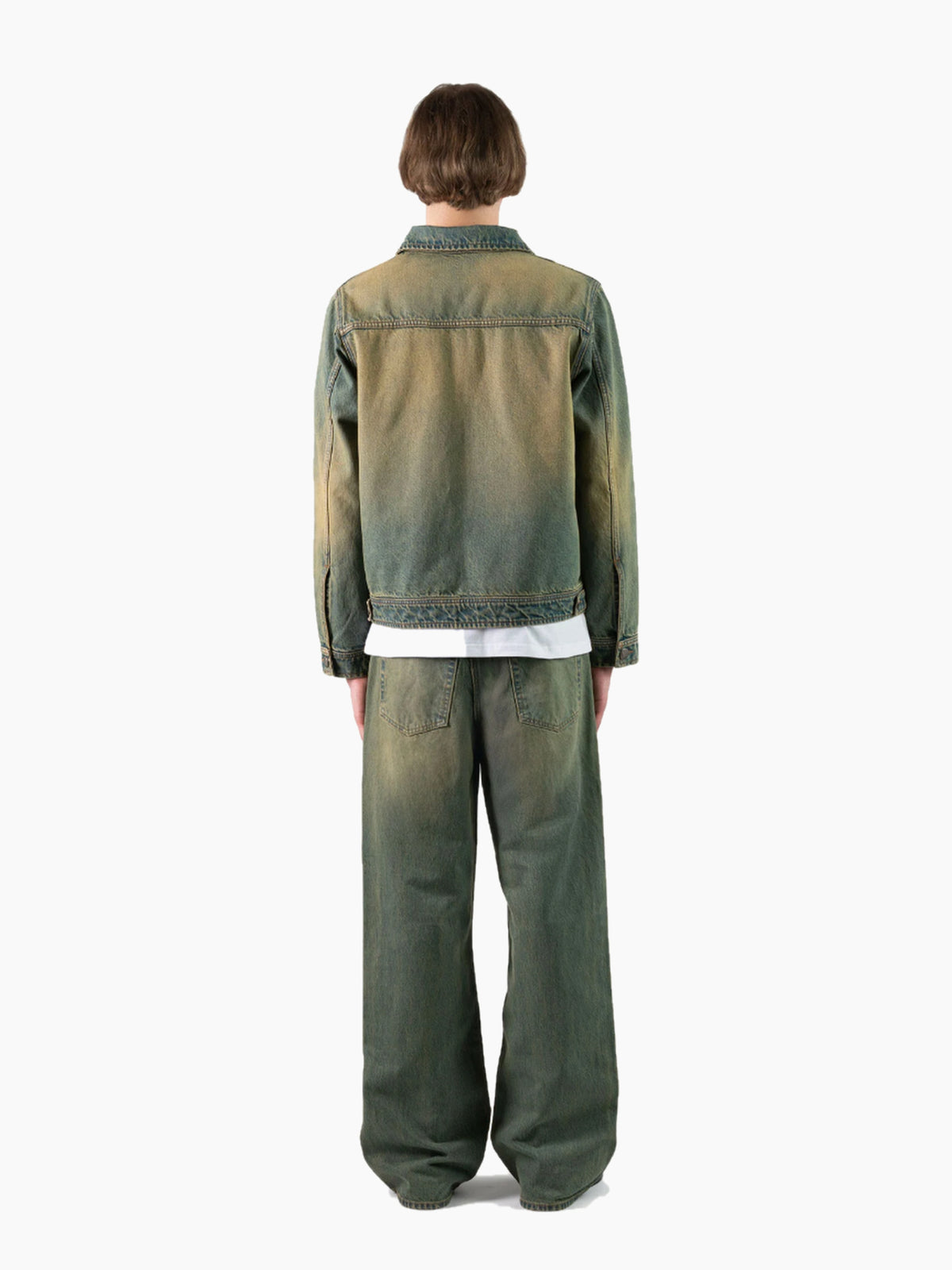 Jean denim unisexe vert sauge délavé porté homme - dos